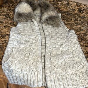 Ann Taylor LOFT Knit Faux Fur vest!  Sz XS
